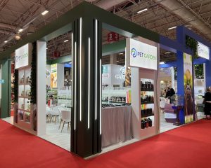 (Turkish) Petzoo'25 ifm İstanbul’da Tasarımın ve Zerafetin Simgesi: Petgarden Ahşap Fuar Standı
